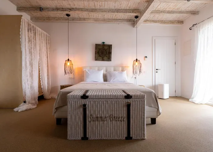 Willa Your Mykonos X Whitelist